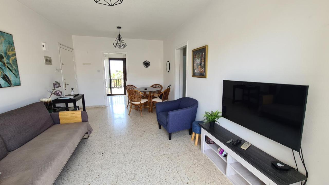 Kings Avenue - Natalia'S Apt Paphos Exterior foto